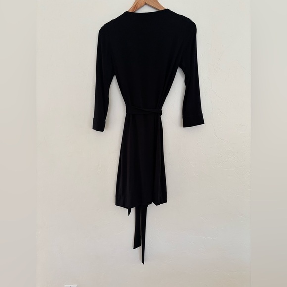 Diane von Furstenberg New Two Black Wrap
Front 3/4 Sleeve V Neck Mini Dress sz 0 - Picture 4 of 7